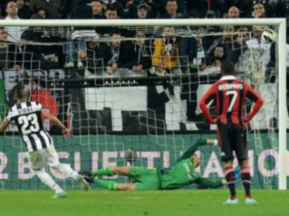 AC Milan a suferit prima infrangere in Campionatul Italiei din acest an. Juventus si-a asigurat titlul AC Milan a suferit prima infrangere in Campionatul Italiei din acest an. Juventus si-a asigurat titlul