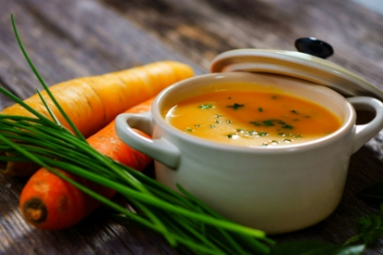 3 retete de supe usoare cu ingrediente de primavara 3 retete de supe usoare cu ingrediente de primavara