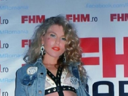 Corina, cu fundul la vedere pe scena. Cum a reusit sa-si socheze fanii - FOTO