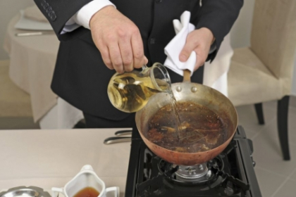 Nu e numai pentru cocktailuri, ci si pentru mancare. Invata sa gatesti cu alcool