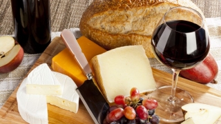 Cele mai bune combinatii de branzeturi si vinuri. Reguli simple pe care sa le tii minte