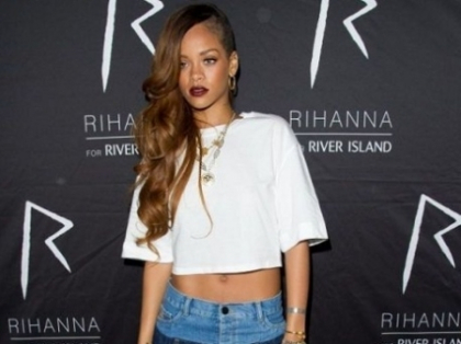 Rihanna si-a SOCAT fanii la un concert. Ce miscari vulgare a facut interpreta - FOTO Rihanna si-a SOCAT fanii la un concert. Ce miscari vulgare a facut interpreta - FOTO