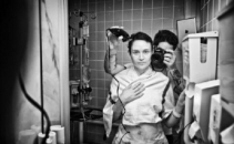 EMOTIONANT! Si-a fotografiat sotia bolnava de cancer pana in momentul mortii
EMOTIONANT! Si-a fotografiat sotia bolnava de cancer pana in momentul mortii