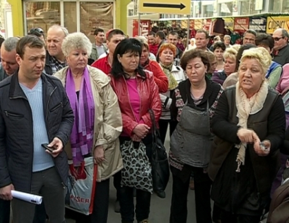 Proteste la Piata Centrala! Zeci de comercianti au iesit in strada: "Sunt zile in care suntem pe ZERO" Proteste la Piata Centrala! Zeci de comercianti au iesit in strada: "Sunt zile in care suntem pe ZERO"