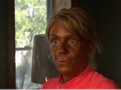 Cea mai bronzata femeie se face din nou de ras! Vezi un pictorial care socheaza - FOTO Cea mai bronzata femeie se face din nou de ras! Vezi un pictorial care socheaza - FOTO