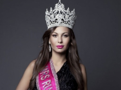 Sotia unui fotbalist, Miss Rusia, s-a facut de ras! Nu a stiut sa raspunda la o intrebare - VIDEO Sotia unui fotbalist, Miss Rusia, s-a facut de ras! Nu a stiut sa raspunda la o intrebare - VIDEO