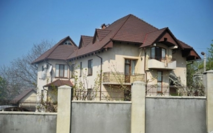 Adevarul: Magistrata cu vila de lux si terenuri ocupate abuziv
Adevarul: Magistrata cu vila de lux si terenuri ocupate abuziv