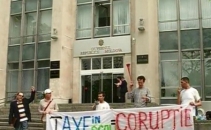 Au cerut anularea taxelor in scoli! Activistii de Hyde Park, la protest: Colectarea de bani e ilegala Au cerut anularea taxelor in scoli! Activistii de Hyde Park, la protest: Colectarea de bani e ilegala