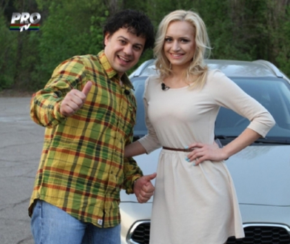 Andrei Tabuica ii da lectii de sofat Anisoarei Loghin, care a decis sa se inscrie la scoala auto. Ce a iesit