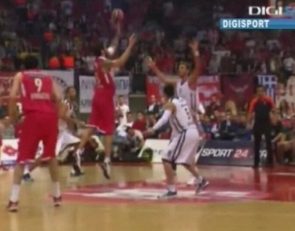 Olympiacos Pireu este ultima semifinalista a Euroligii de baschet. A oferit un spectacol suporterilor