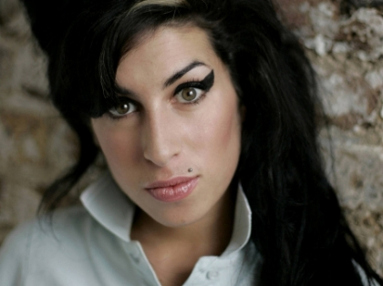 O mare diva, un cover deloc reusit! Beyonce canta jalnic "Back to Black" de Amy Winehouse
