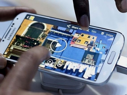Samsung Galaxy S4 vs. iPhone5. Testul rezistentei. Care se sparge cel mai usor Samsung Galaxy S4 vs. iPhone5. Testul rezistentei. Care se sparge cel mai usor