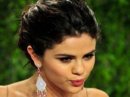 Uitati de "printesa Disney"! Selena Gomez, topless, uda si extrem de sexy - FOTO