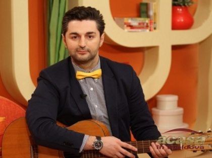 Vezi cu cine Adrian Ursu a inregistrat noua sa piesa. Cel mai neobisnuit trio la O seara perfecta Vezi cu cine Adrian Ursu a inregistrat noua sa piesa. Cel mai neobisnuit trio la O seara perfecta
