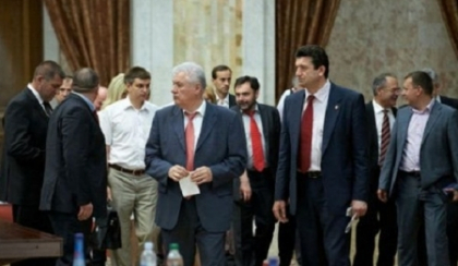 Pauza pana maine in Parlament. Comunistii vor alegerea unui nou sef al Legislativului