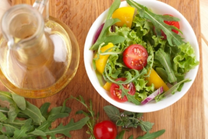 3 dressinguri delicioase pentru salate propuse de Jamie Oliver 3 dressinguri delicioase pentru salate propuse de Jamie Oliver