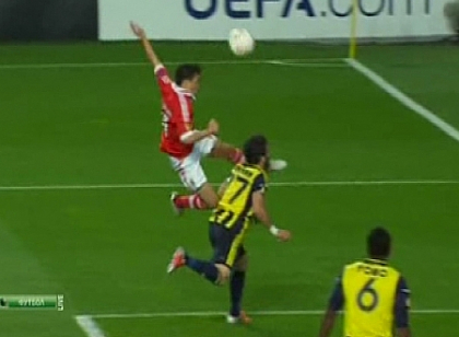 Chelsea Londra si Benfica Lisabona vor juca finala Ligii Europa! Un jucator turc, la spital plin de sange Chelsea Londra si Benfica Lisabona vor juca finala Ligii Europa! Un jucator turc, la spital plin de sange