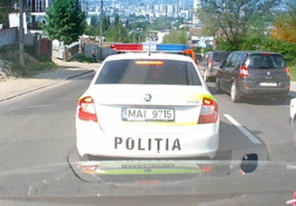 Totul pentru ei insisi? Vezi cum isi rezolva politistii problemele in trafic. VIDEO Totul pentru ei insisi? Vezi cum isi rezolva politistii problemele in trafic. VIDEO