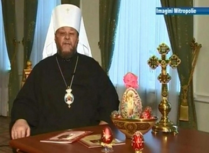 PreaSfintitul Vladimir i-a binecuvantat pe crestini si le-a zis Hristos a Inviat. Vezi adresarea mitropolitului