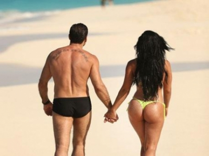 Asa arata perfectiunea la plaja! Ce vedeta a atras privirile intr-un costum minuscul de baie - FOTO Asa arata perfectiunea la plaja! Ce vedeta a atras privirile intr-un costum minuscul de baie - FOTO