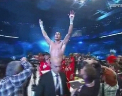 A 60-a victorie din cariera sa. Vezi knockout-ul spectaculos a lui Vladimir Kliciko A 60-a victorie din cariera sa. Vezi knockout-ul spectaculos a lui Vladimir Kliciko