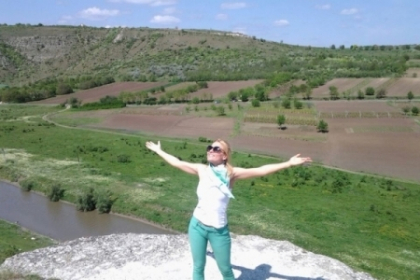 A pus capul pe cruce! Unde a mers Dianna Rotaru de Paste - FOTO
