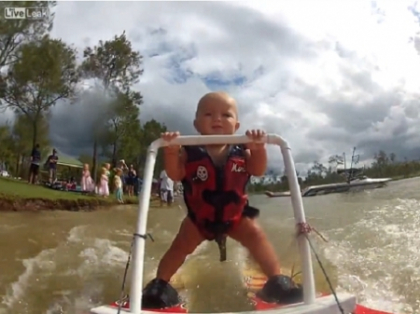 Are doar 7 luni, dar face ski nautic! Imagini incredibile - VIDEO