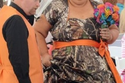 Este cu siguranta cea mai URATA rochie de mireasa. Ce vedeta a ales sa epataze la propria nunta - VIDEO Este cu siguranta cea mai URATA rochie de mireasa. Ce vedeta a ales sa epataze la propria nunta - VIDEO