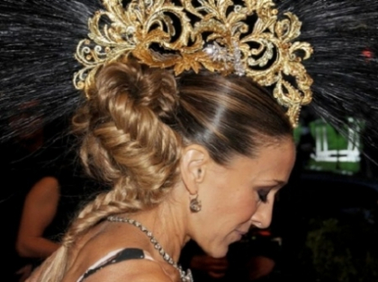Sarah Jessica Parker, gafa pe covorul rosu: si-a aratat lenjeria fotografilor - FOTO