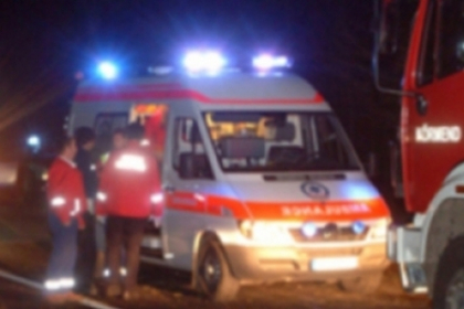 Un autocar cu 20 de moldoveni a lovit in plin o masina de servicii funerare pe o sosea din Romania