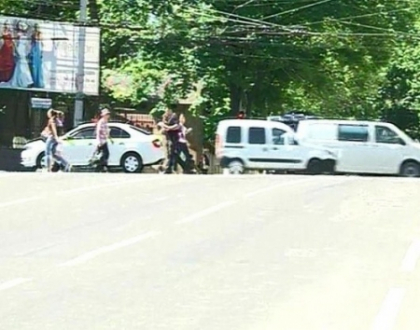 Alarma cu bomba la Pretura Buiucani. Politisti si genisti - in alerta. Intreaga cladire, evacuata Alarma cu bomba la Pretura Buiucani. Politisti si genisti - in alerta. Intreaga cladire, evacuata