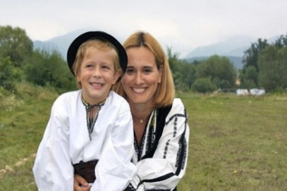 Andreea Esca te provaca sa imbraci ie! Uite cum le poarta vedetele PRO TV - FOTO Andreea Esca te provaca sa imbraci ie! Uite cum le poarta vedetele PRO TV - FOTO