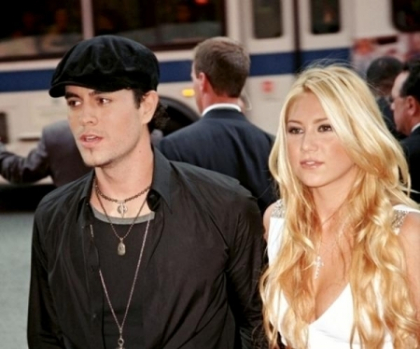 Dupa 12 ani, fac pasul cel mare! Detalii despre nunta lui Enrique Iglesias si a Annei Kournikova
Dupa 12 ani, fac pasul cel mare! Detalii despre nunta lui Enrique Iglesias si a Annei Kournikova