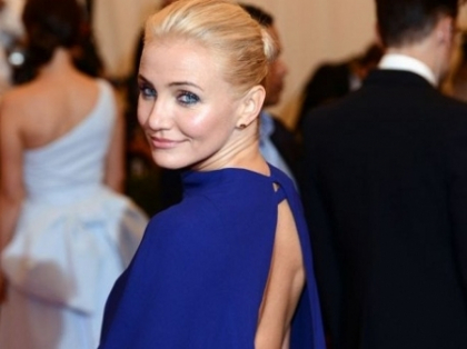 Doua accidente vestimentare in aceeasi zi! Cum le-a aratat Cameron Diaz fotografilor tot ce ascundea sub rochie Doua accidente vestimentare in aceeasi zi! Cum le-a aratat Cameron Diaz fotografilor tot ce ascundea sub rochie