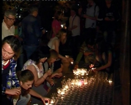 Au aprins sute de lumanari in memoria celor cazuti in al doilea Razboi Mondial