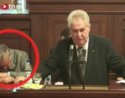 L-a doborat somnul. Ministrul de externe din Cehia a adormit in timpul primului discurs al presedintelui
