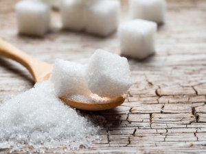 Zaharul actioneaza ca un drog la nivelul creierului. Ce spun nutritionistii despre ciocolata, paine si fructe