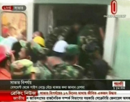 Gasita in viata dupa doua saptamani in care a stat sub daramaturi. Minune in Bangladesh