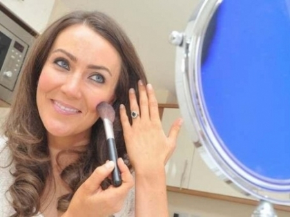Kate Middleton are o sosie profesionista! Vezi cum arata si cine este aceasta - VIDEO Kate Middleton are o sosie profesionista! Vezi cum arata si cine este aceasta - VIDEO