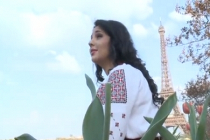 Tace si face: Doina Sulac a filmat un videoclip la poalele Turnului Eiffel "“ VIDEO Tace si face: Doina Sulac a filmat un videoclip la poalele Turnului Eiffel "“ VIDEO