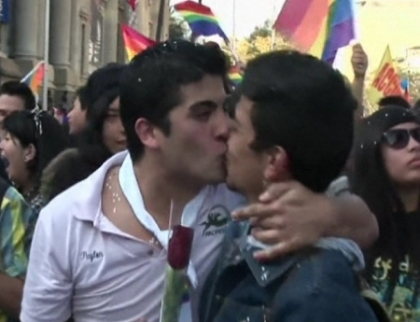 Gay-ii au impanzit Cuba si Chile. Mii de homosexuali au invadat strazile, revendicandu-si drepturile