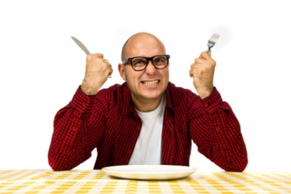 Te-ai gandit ca un hamburger te poate face mai nervos? Uite ce spun studiile