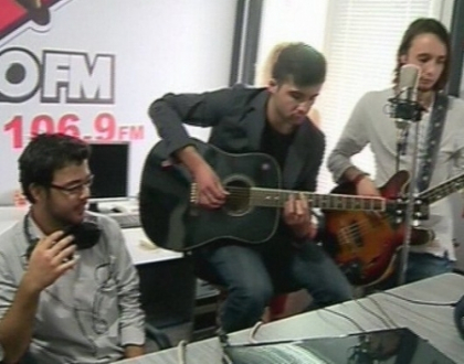 Veriga isi promoveaza concertul de lansare din 16 mai. Tinerii au cantat live in studioul Pro FM