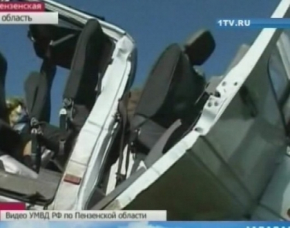 Accident infiorator in Rusia. Cel putin morti dupa ce un microbuz s-a ciocnit frontal cu un TIR