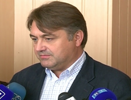 Deputat PLDM: Guma compromite imaginea Parlamentului. Insist sa nu mai iasa la tribuna centrala Deputat PLDM: Guma compromite imaginea Parlamentului. Insist sa nu mai iasa la tribuna centrala
