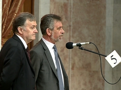 Rochia Alionei Moon, discutata in parlament! Vezi gluma zilei, facuta de un deputat PLDM - VIDEO Rochia Alionei Moon, discutata in parlament! Vezi gluma zilei, facuta de un deputat PLDM - VIDEO