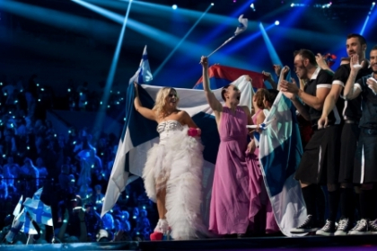 Scene erotice pe scena la Eurovision! Doua tinere s-au sarutat in fata intregii lumi - VIDEO
