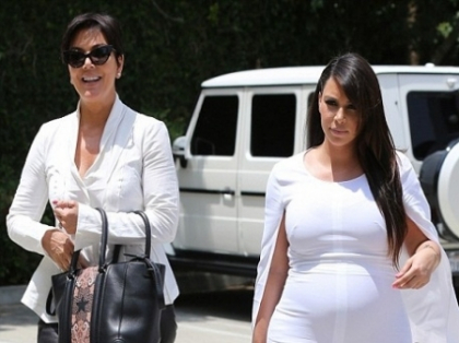 Cum poate sa mearga in asa ceva? Vezi cum arata picioarele lui Kim Kardashian - VIDEO