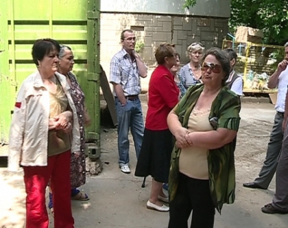 Protest la Botanica! Zeci de oameni au blocat drumul: "Camioanele ne pun viata in pericol" Protest la Botanica! Zeci de oameni au blocat drumul: "Camioanele ne pun viata in pericol"