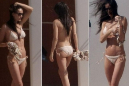 Fata lui Demi Moore este irezistibila. Vezi cum arata in costum de baie la doar 18 ani